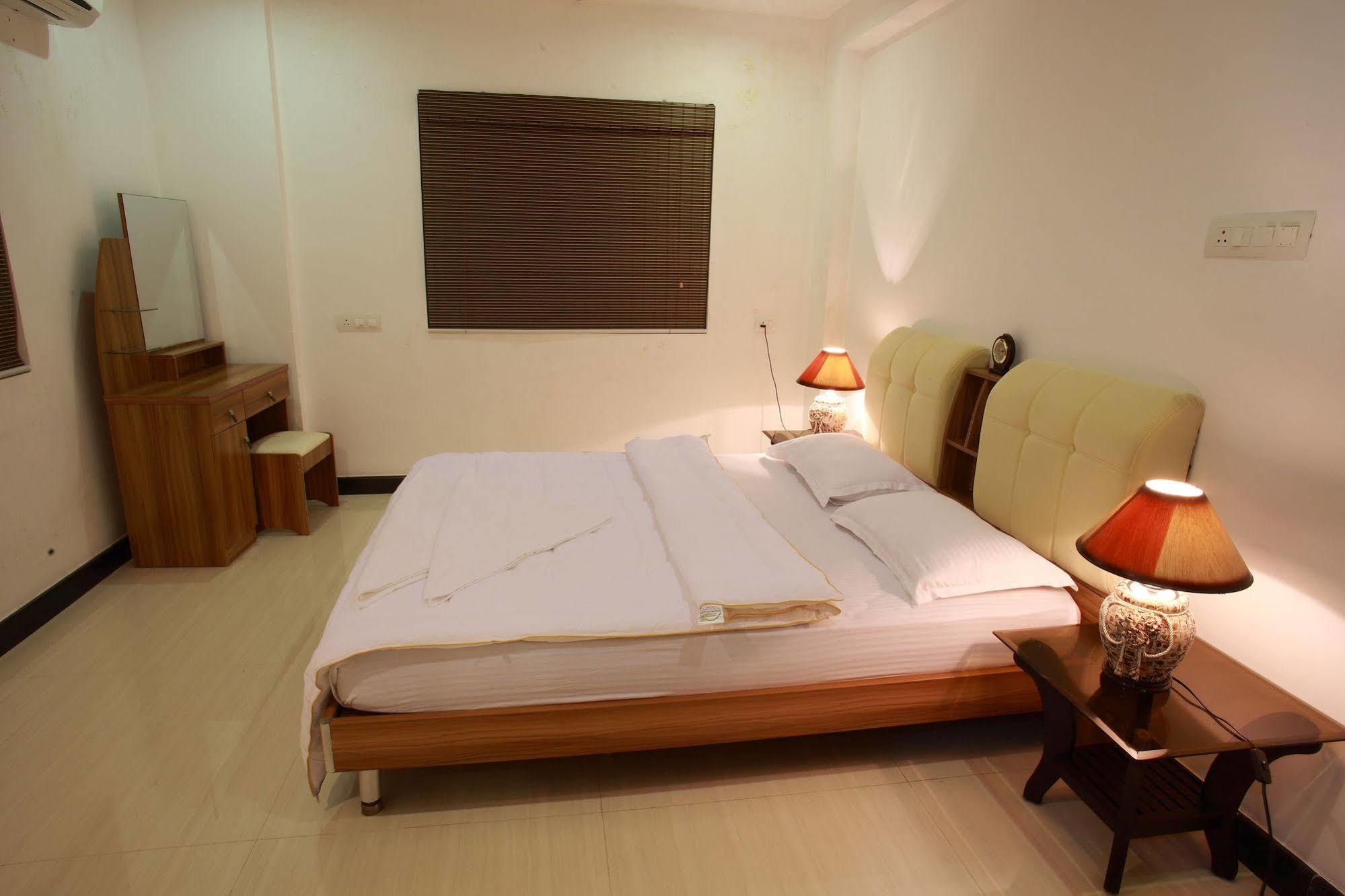 Hotel Phils' Residency & Banquets Kochi Exterior foto