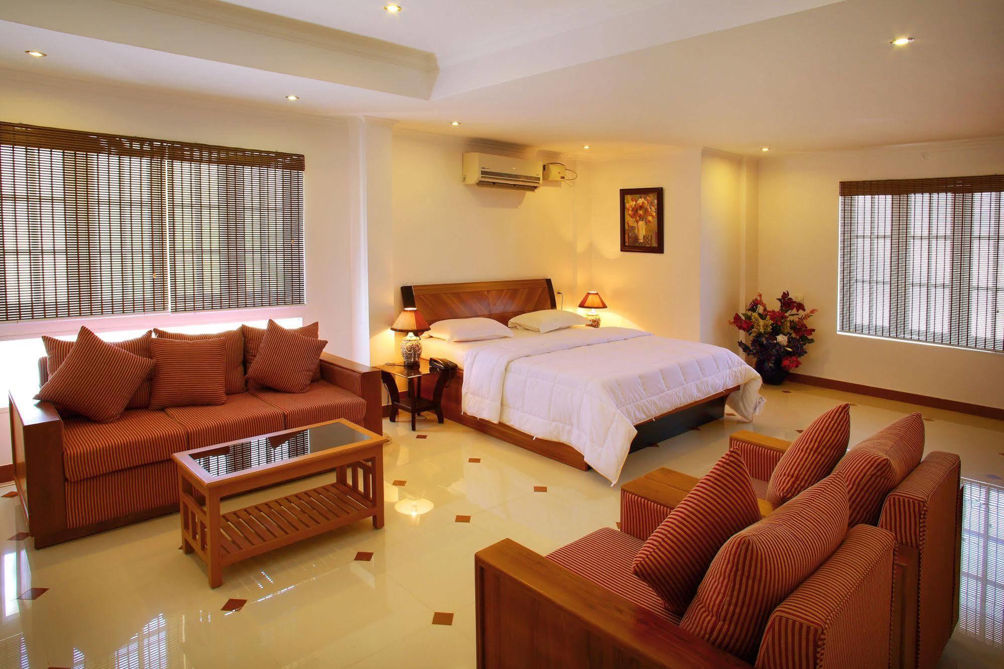 Hotel Phils' Residency & Banquets Kochi Exterior foto